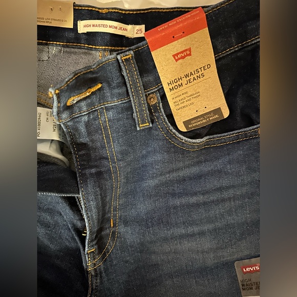 Levi's High-Rise Mom Jeans - Picture 10 of 12